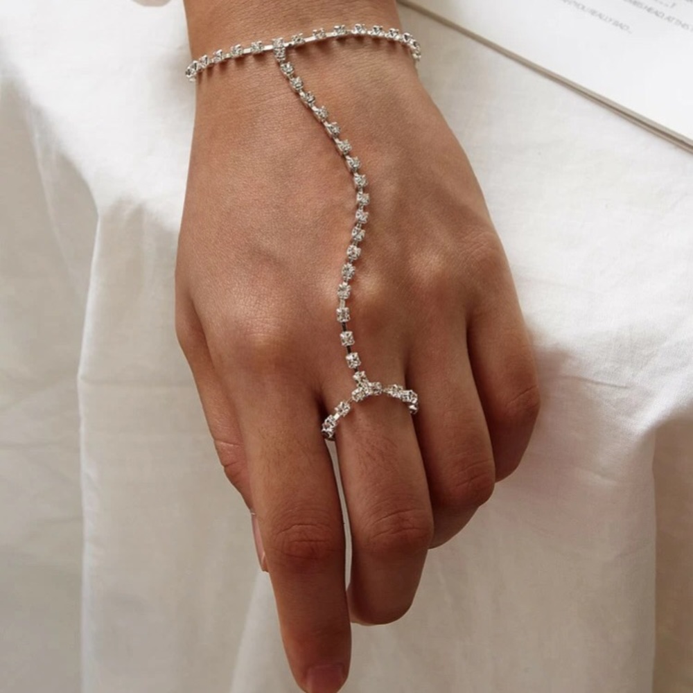 🎀 Beautiful Rhinestone Finger Bracelet Ring Available In Gold Or Silver 🎀